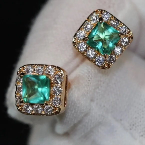 S925 Sterling Silver green square CZ  stud earrings. New. - Picture 7 of 10